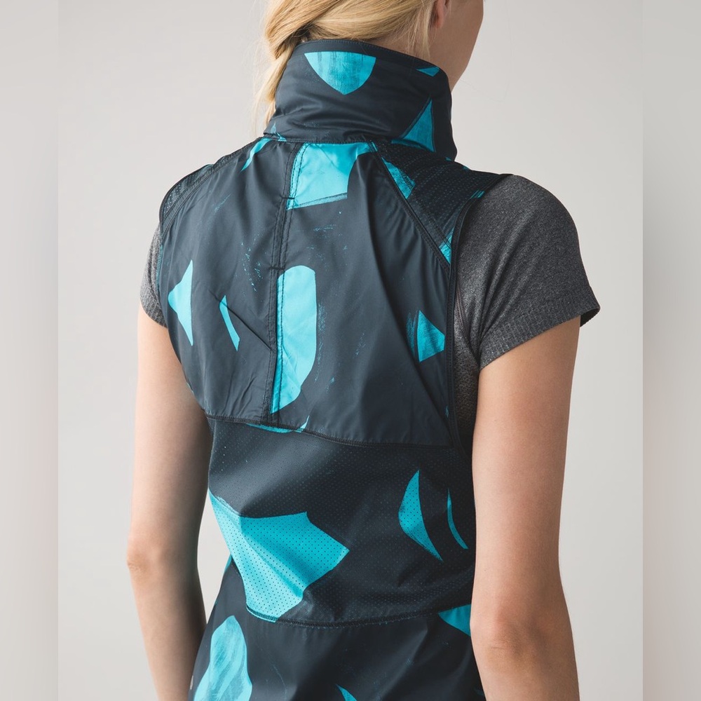 Lululemon Pack-It Vest - Picture 3 of 12